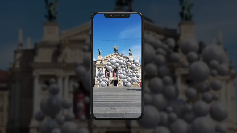 Mobile AR large-scale tracking app example during daylight